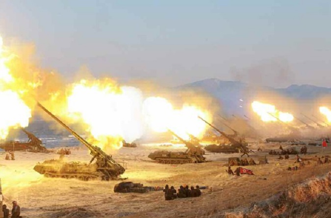 Pháo binh Triều Tiên khai hỏa trong một cuộc tập trận.