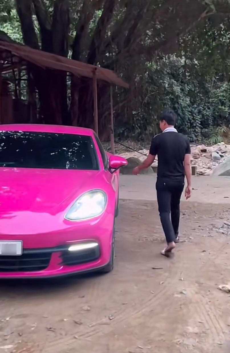 Mua xe 700 triệu chưa lâu, Lộc Fuho "lên đời" tậu Porsche 8 tỷ? - 2