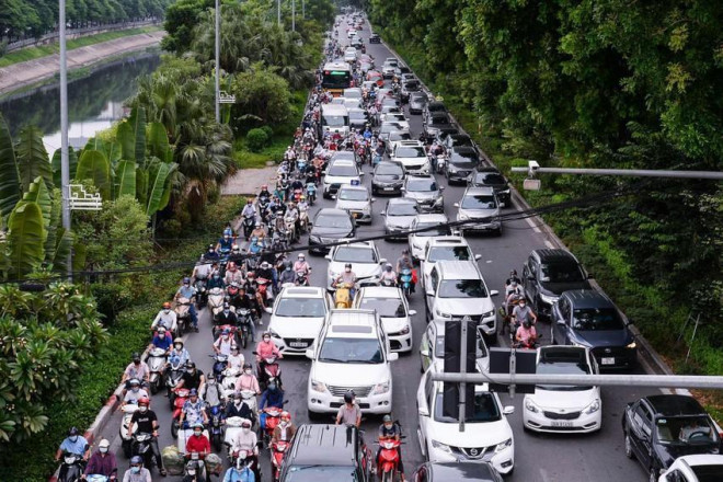Hà Nội: Chỉ thu phí ô tô vào nội đô khi giao thông công cộng đáp ứng 30% - 1