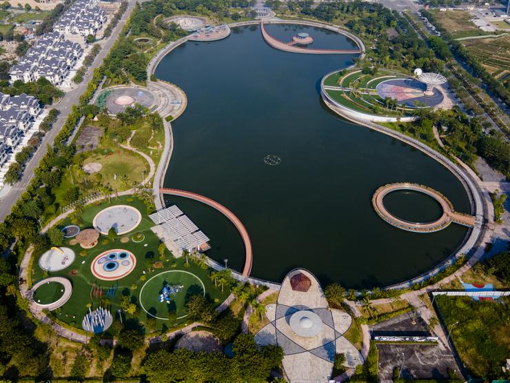 Tin tức trong ngày - Công viên hiện đại, đẹp như tranh ở Hà Nội "không bóng người"