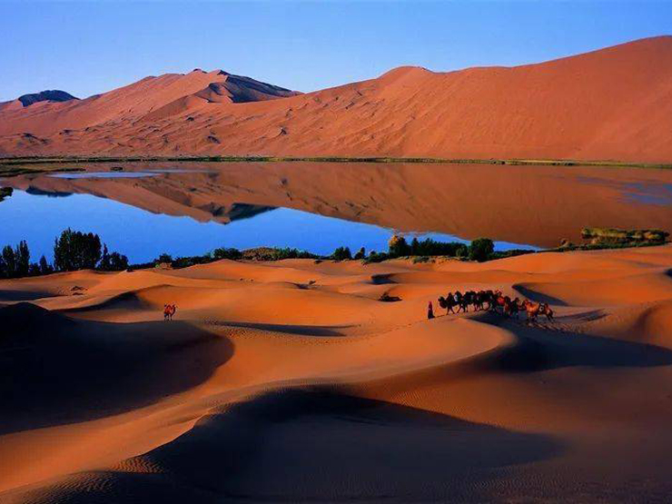 Sa mạc lớn nhất TQ có nhiều hồ nước ở giữa, lượng nước tương đương với 8 con sông