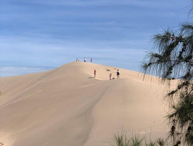 Đồi cát Nam Cương ẩn chứa nhiều vẻ đẹp hoang sơ (ảnh: Nam Khanh).
