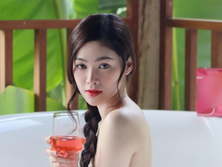 Làm đẹp - 2 cô gái Lào có vẻ đẹp kiều diễm "hoa gặp hoa nở, người gặp người yêu"