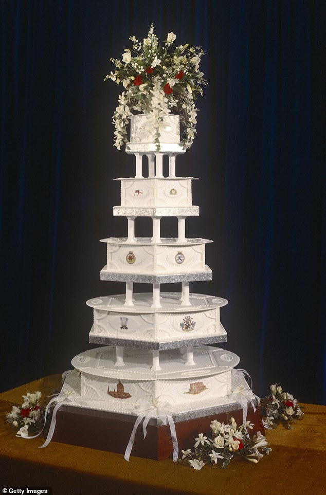 Chiếc bánh chính của lễ cưới thế kỷ