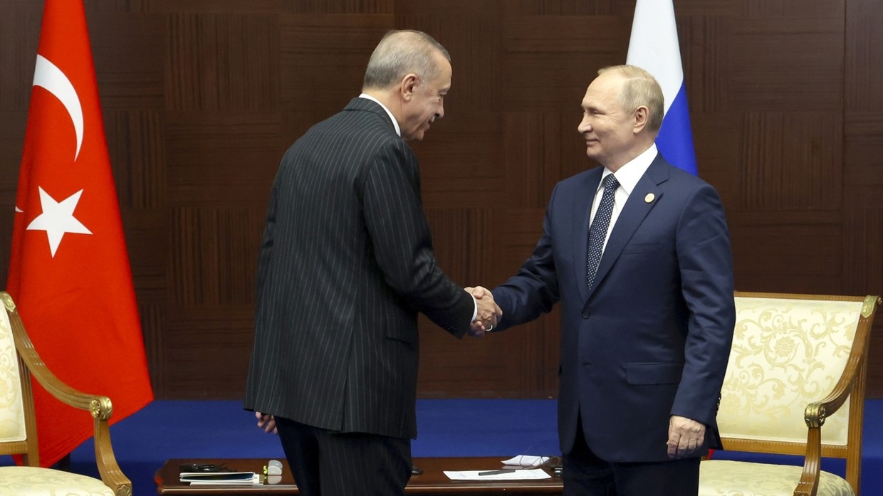 Tổng thống Thổ Nhĩ Kỳ Recep Tayyip Erdogan gặp ông Putin tại Kazakhstan vào ngày 13/10.