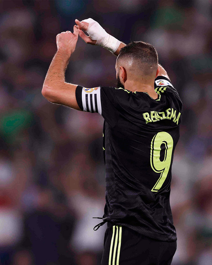 Hành động ăn mừng quá khích trêu tổ VAR và trọng tài chính Jesus Gil Manzano của "Big Benz" có thể khiến anh bị phạt nguội và treo giò