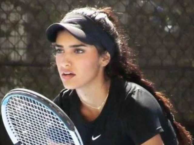 Thể thao - Tay vợt trẻ xinh như hoa hậu mơ được như Serena Williams