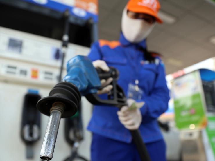 Thị trường - Tiêu dùng - Giá xăng dầu lại đồng loạt tăng kể từ 15h chiều nay 21/10, duy nhất một loại giảm