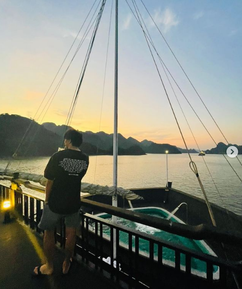 Không chỉ tới Hà Nội, hai tài tử còn
du lịch khám phá vịnh Hạ Long