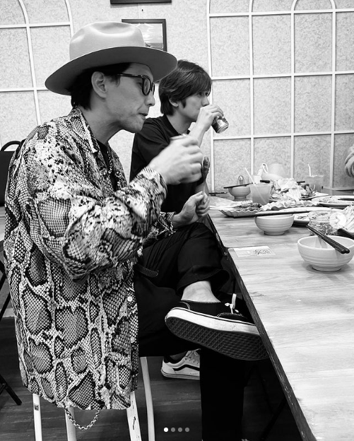 Khám phá ẩm thực Việt Nam, dạo quanh
phố đi bộ trong đêm, hai tài tử nhận về nhiều kỷ niệm thú vị