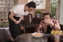 Clip hài hước - Chàng trai đi ăn còn quảng cáo được cả tiệm cắt tóc