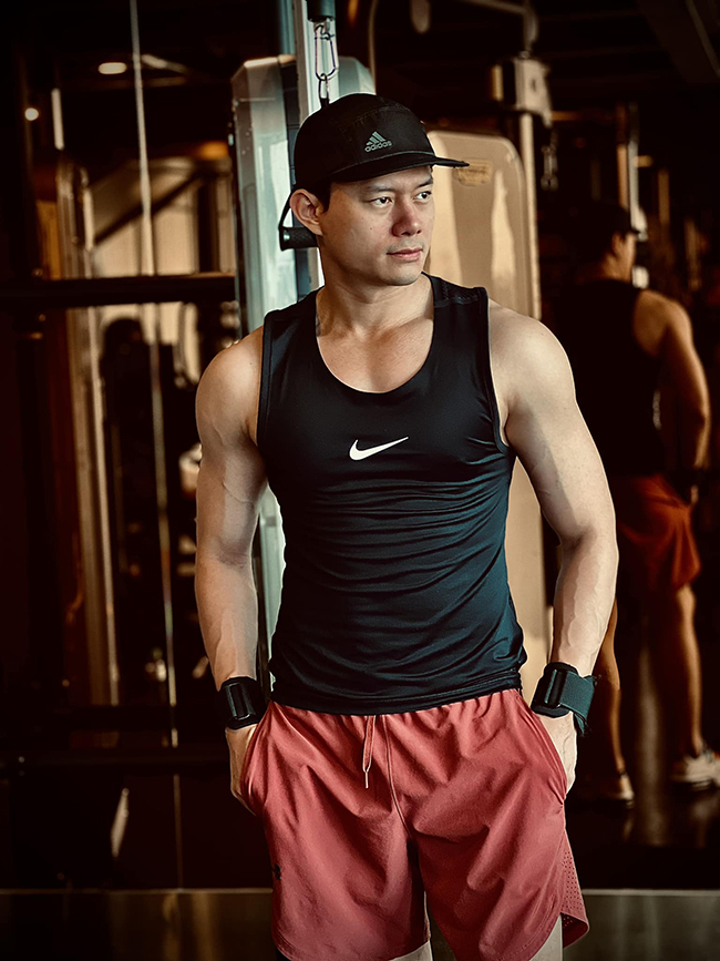 Bạn trai Trương Ngọc Ánh thường xuyên đăng tải hình ảnh tập gym, chạy bộ, bơi lội... để tăng cường sức khỏe.
