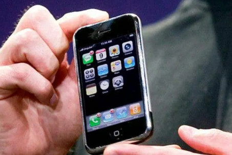 Chiếc iPhone thế hệ đầu tiên được bán với giá gần 1 tỷ đồng