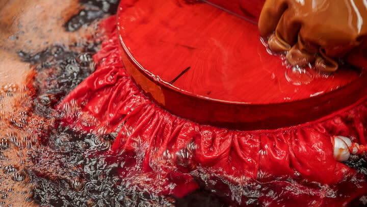 Nhuộm màu là quá trình đòi hỏi tay nghề vô cùng cao (Nguồn: BI)