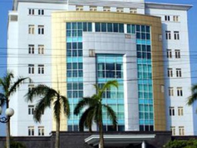 Pháp luật - Cán bộ Cục thuế Ninh Bình bị kẻ bịt mặt đâm trọng thương