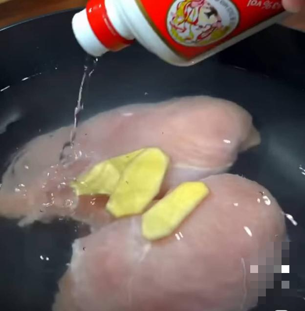 Cuối tuần làm gà khô theo cách mới nhất, nhanh nhất nhưng cực ngon sau, rẻ thôi nhưng cả nhà mê tít! - 2