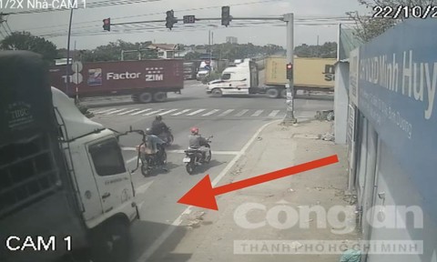 Xe tải vượt đèn đỏ tông hàng loạt phương tiện, 1 phụ nữ mang thai tử vong - 1