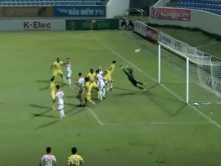 Bóng đá - Video bóng đá Đà Nẵng - HAGL: Tiếc nuối xà ngang, nối dài khủng hoảng (Vòng 21 V-League)