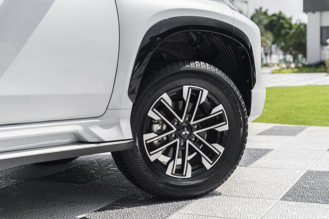 Giá xe Mitsubishi Pajero Sport niêm yết và lăn bánh tháng 10/2022 - 6