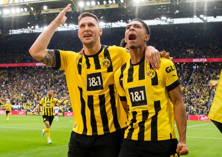 Dortmund dội "mưa bàn thắng" vào lưới Stuttgart