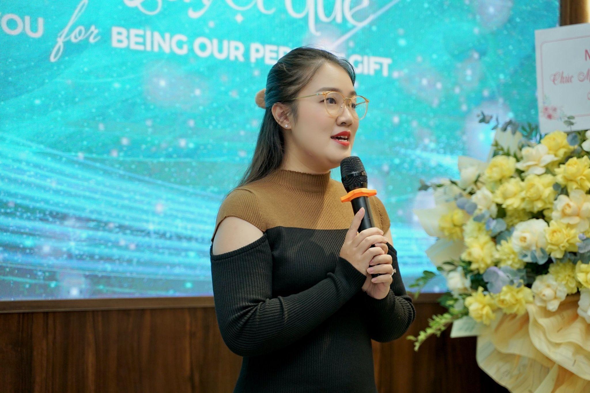 Bà Phan Thị Diễm Tuyết - Tổng Giám đốc Công ty Cổ phần Đầu tư và Phát triển New Home phát biểu cảm xúc tại buổi lễ