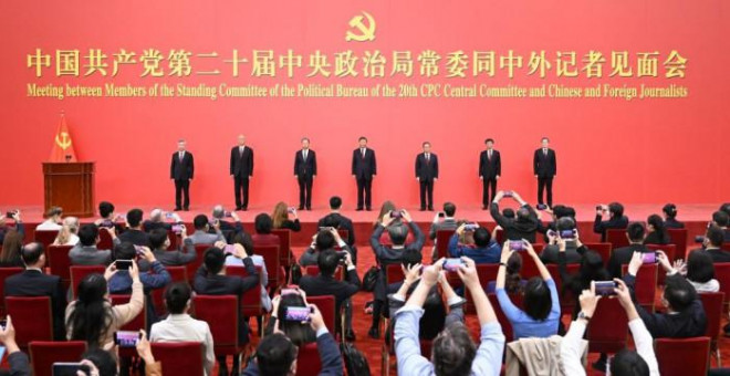 Ông Tập Cận Bình và các thành viên Ban Thường vụ Bộ Chính trị đảng Cộng sản Trung Quốc. Ảnh - Tân Hoa Xã