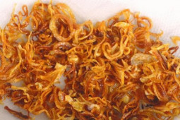 Ẩm thực - Chỉ cần lò vi sóng, làm hành phi không bị cháy mà vẫn giòn rụm, vàng ươm, bảo quản được lâu