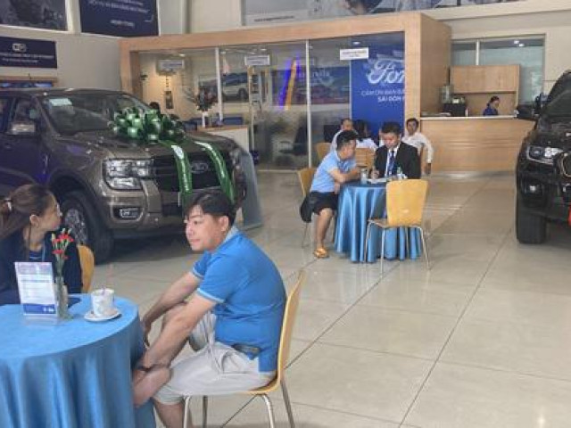 Thị trường - Tiêu dùng - Sức mua tăng đột biến, ôtô lại cháy hàng