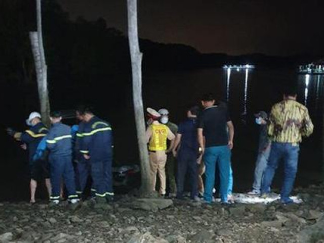 Tin tức trong ngày - Đồng Nai: Ớn lạnh hai vỏ lãi tông nhau, 5 người rơi xuống sông