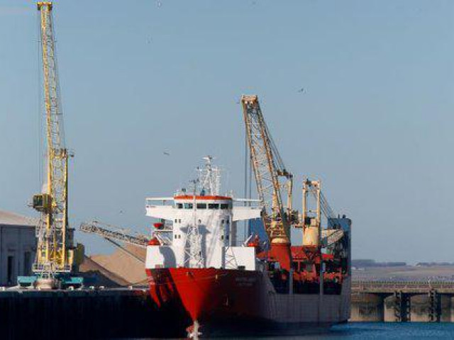 Ukraine tịch thu 9 tàu hàng của Nga