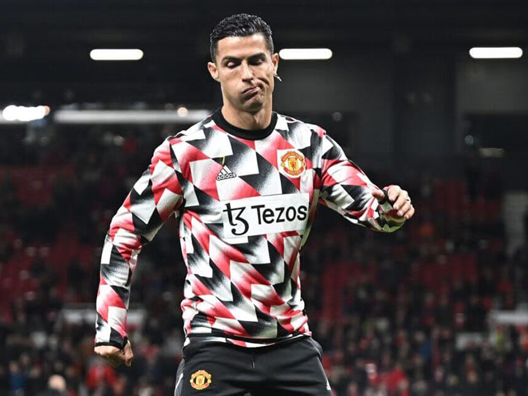 Bóng đá - Tin mới nhất bóng đá tối 23/10: Ronaldo bị tố "làm ô uế" phòng thay đồ MU