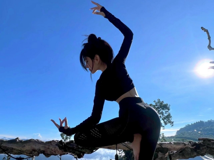 Làm đẹp - "Nữ sinh hot nhất Sài thành" làm điều này ở độ cao 1.500m để dáng như búp bê