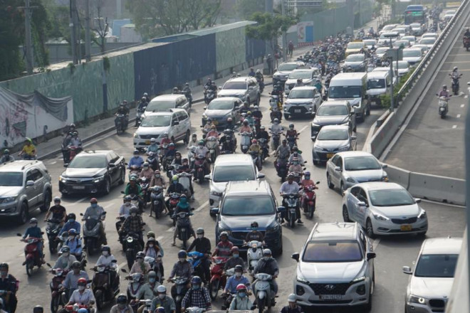 Đường Tôn Đức Thắng hướng về trung tâm TP.