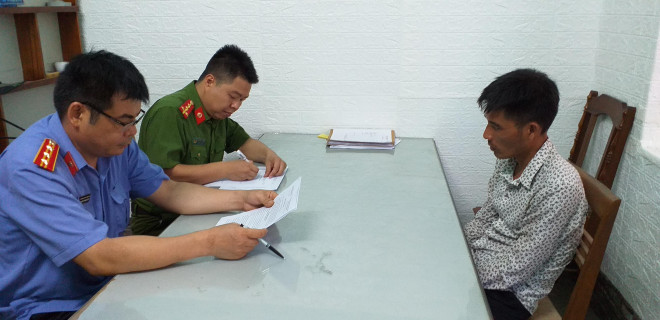 Nguyễn Tiến Giảng tại cơ quan công an