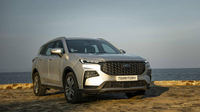 Ô tô mới tấp nập ra mắt Việt Nam trong tháng 10 - 4