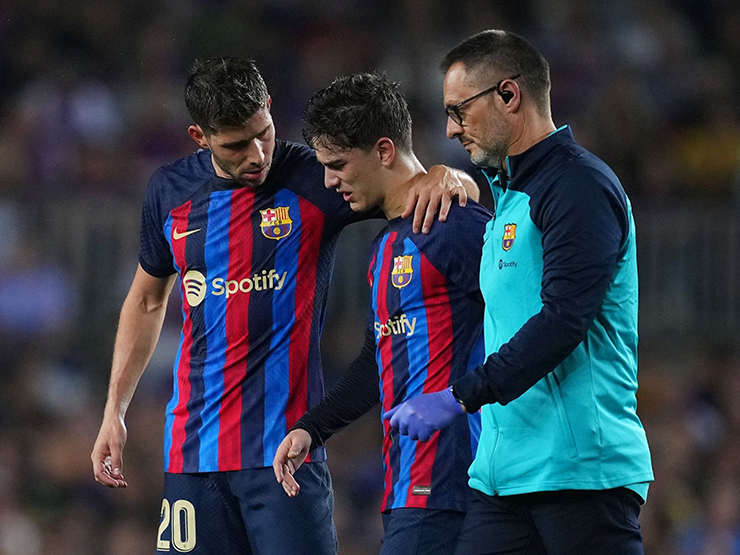 Barca thắng 4-0: ”Cậu bé vàng” Gavi chấn thương, tình hình ra sao?