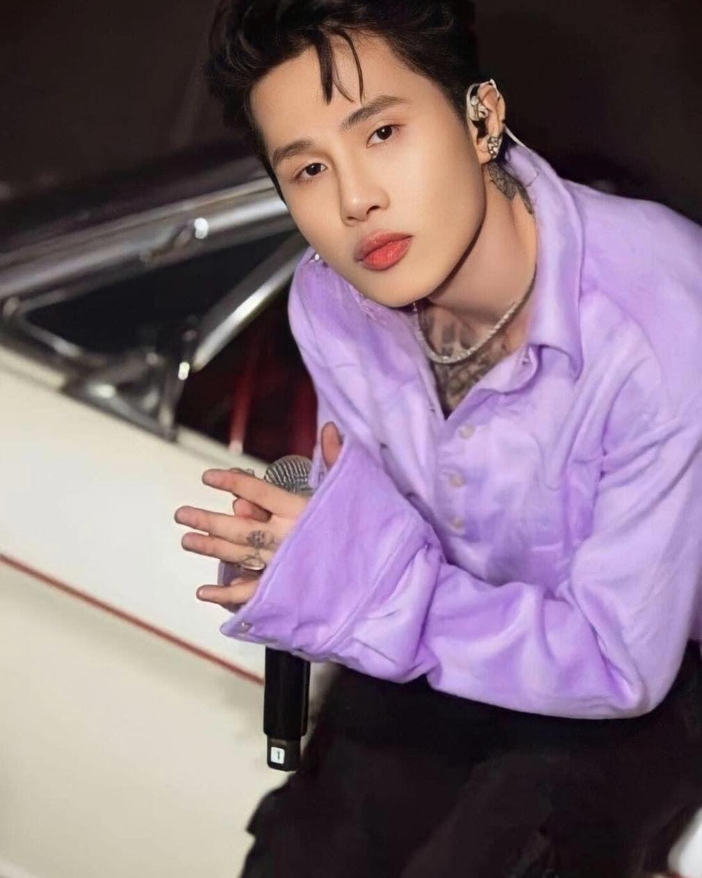 Jack được hàng trăm fan vây kín trong đêm nhạc tự tổ chức, gây tranh cãi vì điều này - 3