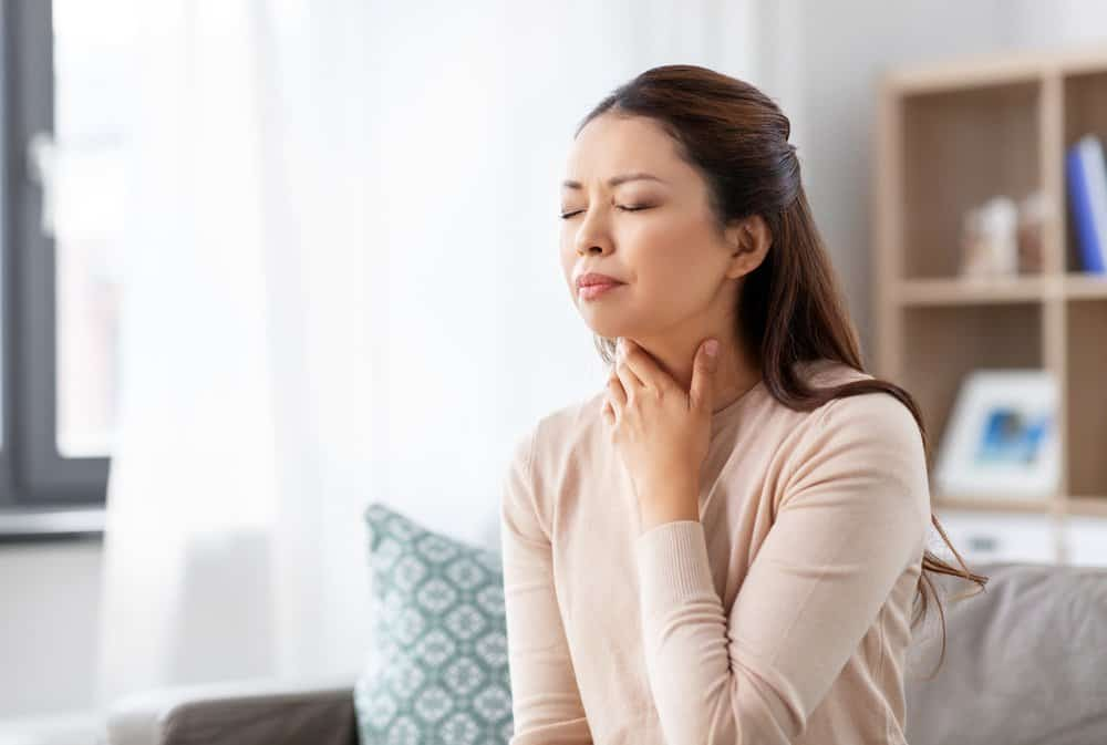 Chị Hoa đã cải thiện cơn đau do viêm họng sau khi dùng Khiết Khang (ảnh minh họa)