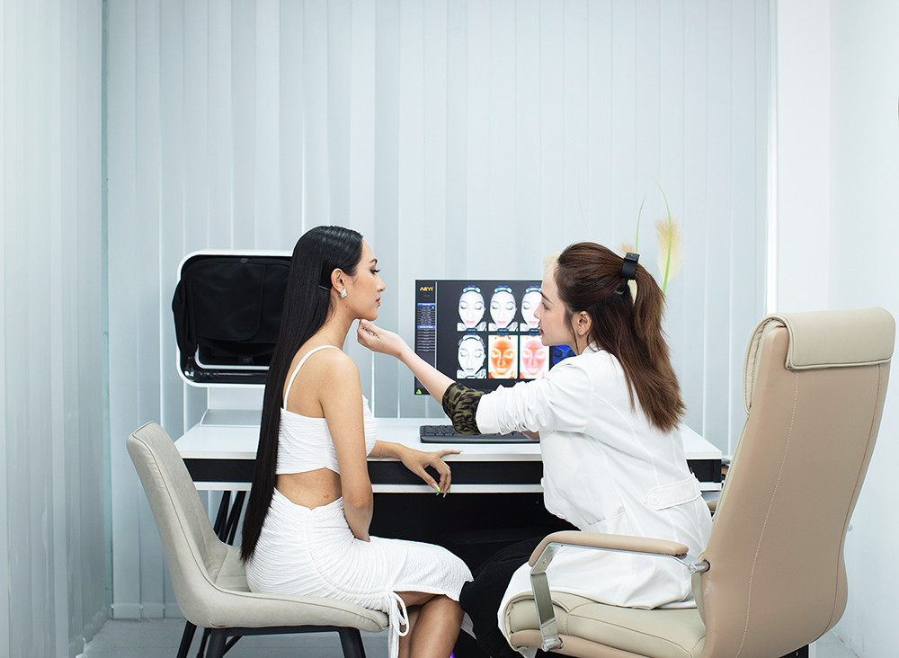 Khách hàng đến SeoulSpa.Vn luôn được các chuyên gia thăm khám và tư vấn kỹ