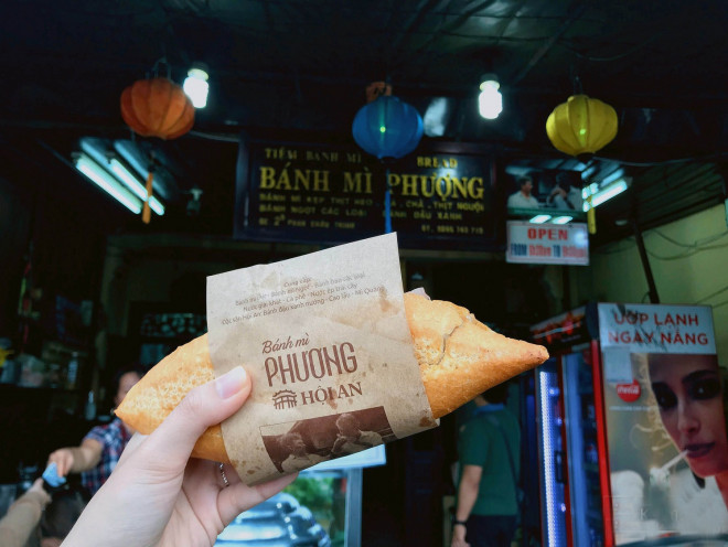 Bánh mì Phượng danh tiếng phố Hội. Ảnh HM