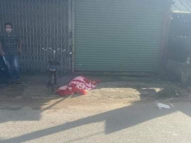 Pháp luật - Người đàn ông đang đứng nói chuyện bỗng dưng ngã xuống tử vong