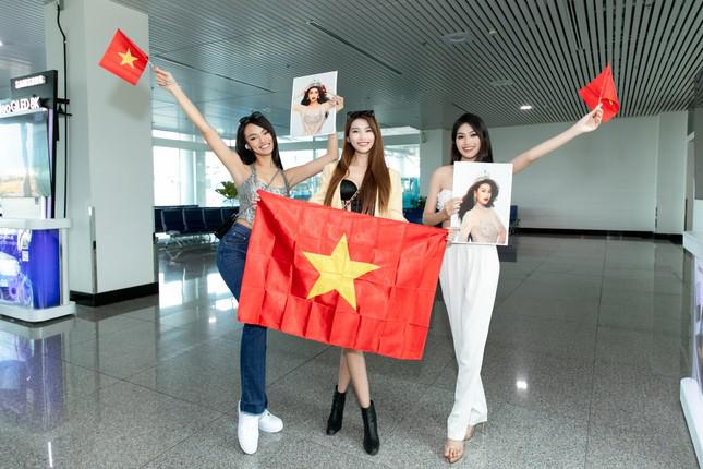 Quỳnh Châu, Mai Ngô, Minh Thư sang Indonesia cổ vũ Thiên Ân. Ảnh: Sen Vàng.