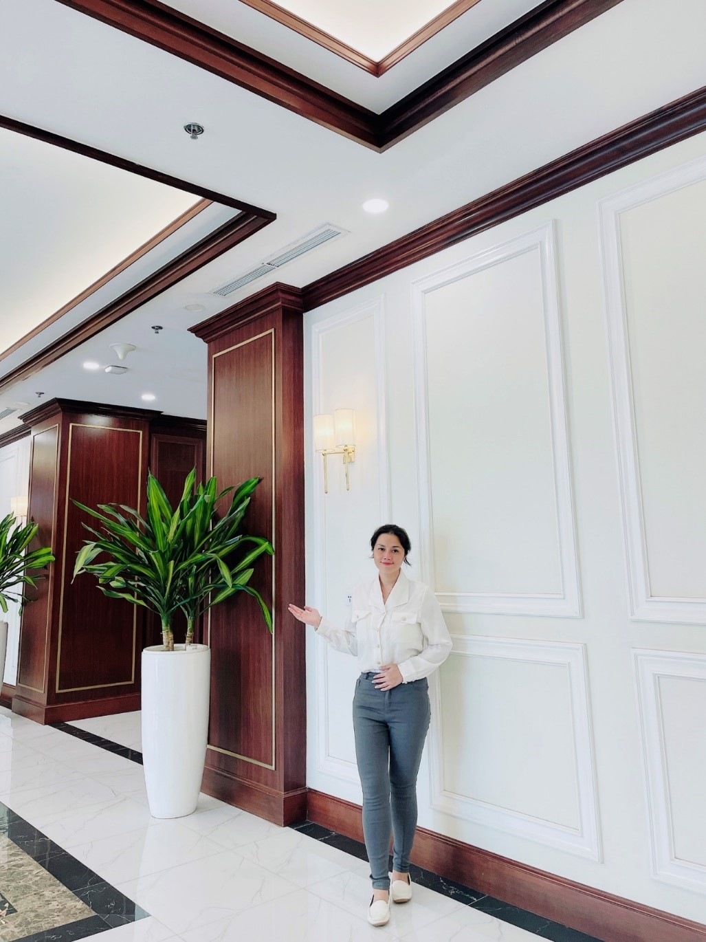 Nguyễn Lan yêu thích công việc trải nghiệm khách hàng bởi chị cho rằng điều này góp phần cải thiện sự tinh tế và thấu hiểu người khác.