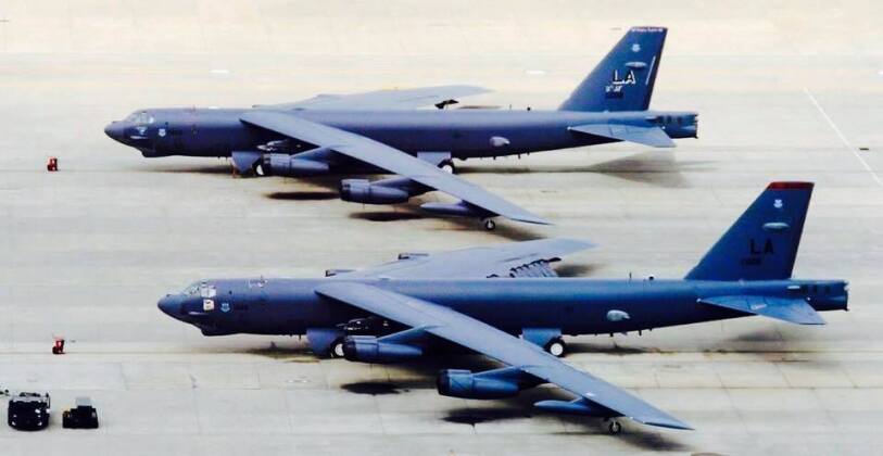 Hai máy bay ném bom B-52 của Mỹ. Ảnh: MWM