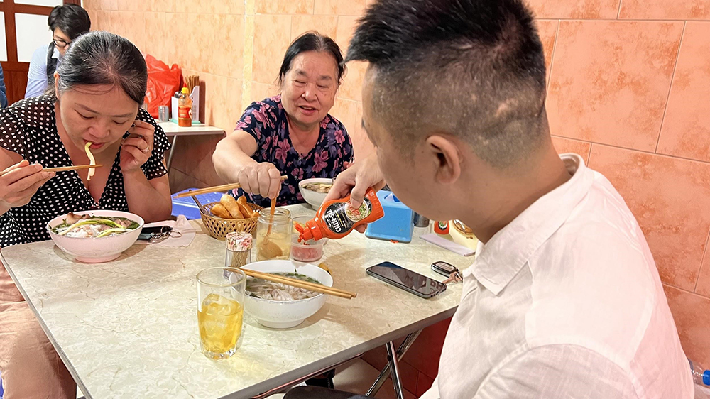 Nhiều khách hàng khen tấm tắc khi sử dụng sản phẩm tương ớt phở Chin-su