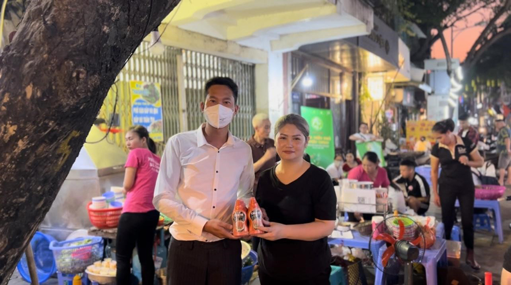 Tương ớt Chin-su là sản phẩm quen thuộc của quán Bà Thanh Béo