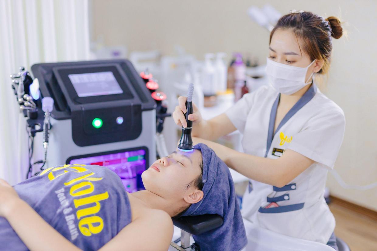 Dịch vụ chăm sóc da mặt chuyên sâu bằng máy móc công nghệ cao