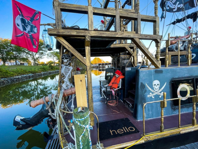 Thử lên tàu cướp biển ngủ một đêm với... các bộ xương - 3