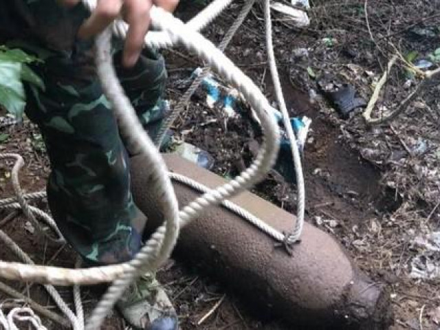 Công binh tỉnh Trà Vinh xử lý 2 quả bom nặng 465kg