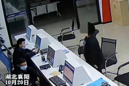 Giáo dục - du học - Cậu bé đến đồn cảnh sát để kiện mẹ, lý do khiến ai cũng bật cười